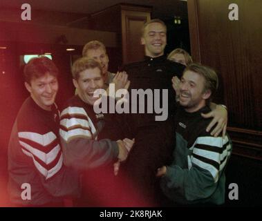 Mailand, Italien 19961204 Champions-League-Spiel RBK / Mailand im San Siro Stadion in Mailand, wo Rosenborg gewann 2-1. Jubel Szenen im Hotel nach dem Spiel, das Zentrum ist Torschütze Vegard Heggem. NB: Fehler im Film Foto: Gorm Kallestad / NTB. Stockfoto