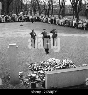 Oslo 195507. Der 10.. Jahrestag der Befreiung Norwegens. Hier vom Kranz eines Denkmals zu gefallen bei Akershus. Foto: NTB Archive / NTB Stockfoto