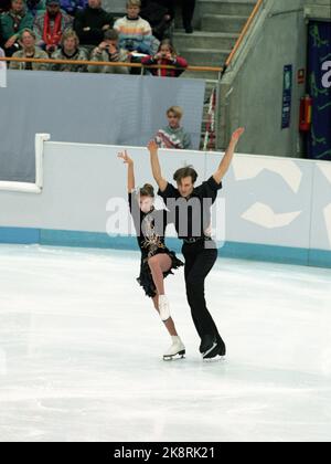 Hamar 19940220 OL 94 Lillehammer Olympische Winterspiele in Lillehammer Eiskunstlauf / Eistanz / Original Hamar Olympisches Amphitheater. Die russischen Oksanas Gritsjuk und Jewgenij Platov in Aktion im ursprünglichen Tanz. Sie nahmen Gold. Foto: Hans Brox / NTB Stockfoto