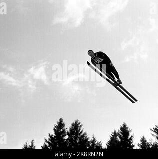 Innsbruck, Österreich 196402 die Olympischen Winterspiele 9.. Große Schanze springen. Sieger Toralf Engan in Aktion. Foto: Current / NTB Stockfoto