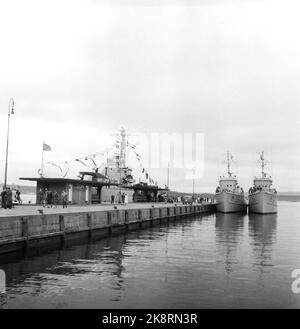 Oslo 195507. Der 10.. Jahrestag der Befreiung Norwegens. Kriegsschiff, das mit Fahnen geschmückt war, war am Tag des Jubiläums des Hafens von Oslo. Foto: NTB Archive / NTB Stockfoto