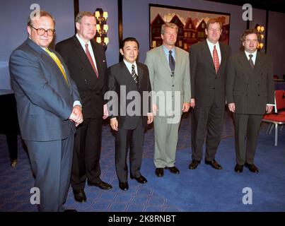 Treffen des Premierministers von Bergen 19970626 in Bergen. Japanisch-nordischer Dialog über Umwelt und Technologie. Von V, Goran Persson, Schweden, Paavo Lipponen, Finnland, Ryotaro Hashimoto, Japan, Thorbjørn Jagland, Poul Nyrup Rasmussen, Dänemark und David Oddsson, Island. Foto: Cornelius Poppe / NTB Stockfoto