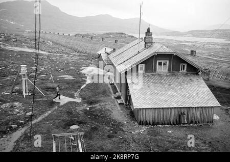 Finse, Slirå, 29. August 1959. Der Eisenbahn- und Meteorologe Olav Rundtom hat eine Wetterstation überprüft. Foto; Sverre A. Børretzen / Aktuell / NTB Stockfoto