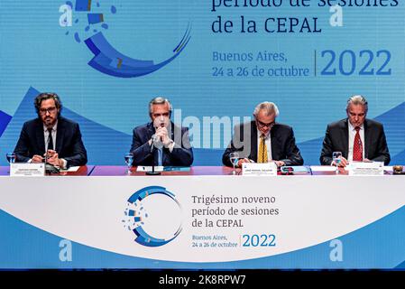 24. Oktober 2022: 24. Oktober 2022 - Buenos Aires, Argentinien - Eröffnungszeremonie der 39. Sitzung der Wirtschaftskommission für Lateinamerika und die Karibik (ECLAC) die 29. Sitzung der Wirtschaftskommission für Lateinamerika und die Karibik (ECLAC) findet vom 24. Bis 26. Oktober 2022 statt. Im Centro Cultural Kirchner in Buenos Aires, gemäß Resolution 753(PLEN.36), angenommen auf der 36. Tagung des ECLAC-Ausschusses des Ganzen, die am 3. Dezember 2021 in New York stattfand. Die Sitzung findet in Übereinstimmung mit dem ECLAC-Konferenzkalender für den Zeitraum 20 statt Stockfoto