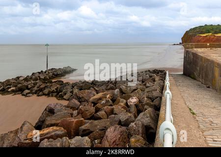 Blue Anchor Bay am Bristol Channel mit den Quantock Hills Beyond in Somerset, England, Vereinigtes Königreich. Stockfoto