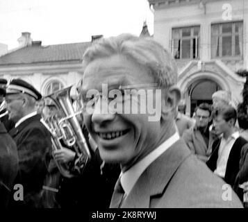 Alvdal August 1963. Die Premiere des Films 'Fresc kick' nach den Büchern von K. Aukrust wurde der Molkerei in Alvdal hinzugefügt. Hier reisten alle Hauptrolle, und die Einheimischen machten ein öffentliches Festival. Die Familie Aukrust war stark vertreten, hier mein 'Bruder' Odd Aukrust. Foto: Sverre A. Børretzen / Aktuell / NTB Stockfoto