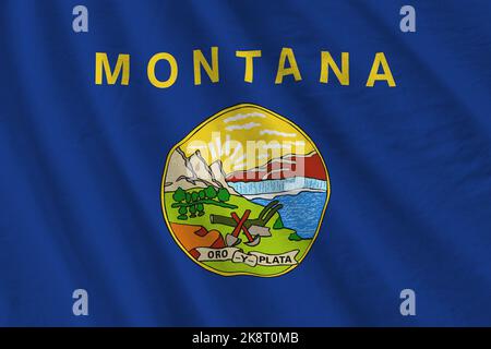 US-Staatsflagge von Montana mit großen Falten, die in Innenräumen unter dem Studiolicht winken. Die offiziellen Symbole und Farben in Stoff Banner Stockfoto