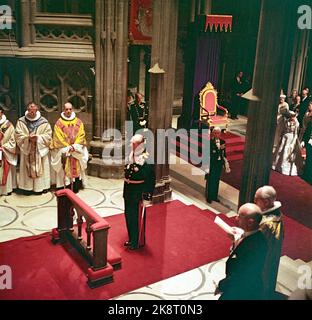 Trondheim 19580622 die Unterzeichnung von König Olav in der Kathedrale von Nidaros / Kathedrale von Trondheim. Foto: NTB-Archiv, NTB Stockfoto