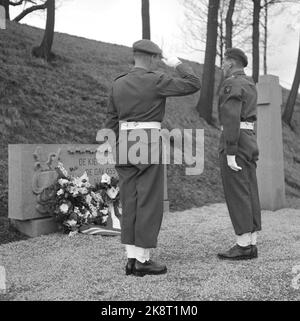 Oslo 195507. Der 10.. Jahrestag der Befreiung Norwegens. Die Kriegsschulmäntel Gedenkstätten der Gefallenen auf der Festung Akershus Foto: NTB Archiv / NTB Stockfoto