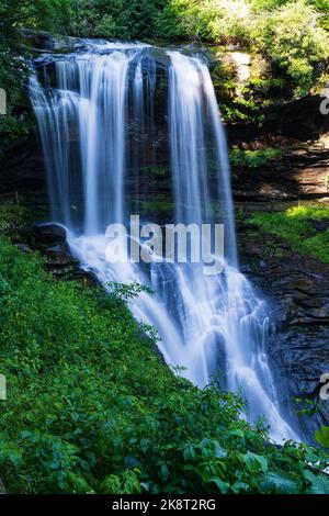 Eine vertikale Aufnahme der Dry Falls in North Carolina, USA Stockfoto