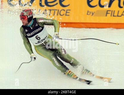 Kvitfjell. Alpine-WM-Finale. Alpint, WM-Ziel. Auf, Männer. Der Norweger Lasse Kjus gewann am Mittwoch, den 6. März 1996, das Herrenweltcup-Downhill-Rennen auf der olympischen Winterstrecke 1994 in Kvitfjell. Vor den letzten drei Rennen führt Kjus das Gesamtstanding in der Abfahrt an. (Ap/Foto: Lise Aaserud) Stockfoto