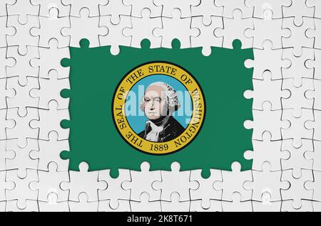 Washington US-Staatsflagge im Rahmen von weißen Puzzleteilen mit fehlenden zentralen Teilen Stockfoto