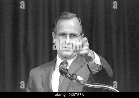 Oslo 19830629. US-Vizepräsident George Bush zu einem offiziellen Besuch in Norwegen. Halten der Rede. Punkte. Foto: Bjørn Sigurdsøn / NTB Stockfoto