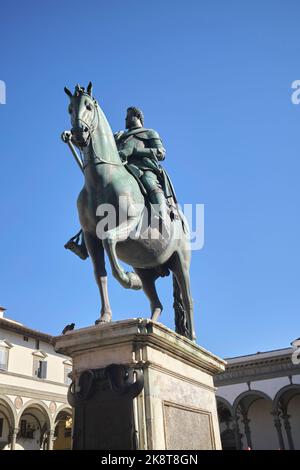 Statue von Ferdinando I. Großherzog von Tiscany von Giambologna auf der Piazza Annunziata Florenz Italien Stockfoto