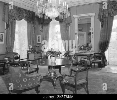 Oslo 19530429 das Schloss in Oslo. Interieur aus dem Hauptanzug. Kronleuchter. FOTO: VALLDAL / NTB / NTB Stockfoto