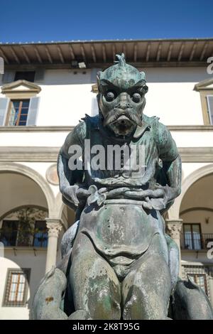 Bronzener Brunnen der Meeresmonster (Fontane dei Mostri Marini) von Pietro Tacca auf der Piazza Santissima Annunziata Florenz Italien Stockfoto