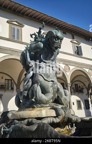 Bronzener Brunnen der Meeresmonster (Fontane dei Mostri Marini) von Pietro Tacca auf der Piazza Santissima Annunziata Florenz Italien Stockfoto