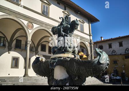 Bronzener Brunnen der Meeresmonster (Fontane dei Mostri Marini) von Pietro Tacca auf der Piazza Santissima Annunziata Florenz Italien Stockfoto