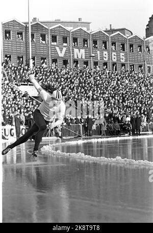 Oslo 19650214 World Championships im Bislett Stadium in Oslo, für überfüllte Tribünen. Hier der Sieger der Weltmeisterschaft, Norweger per Ivar Moe in Aktion. Er gewann auch 1500 Meter. Foto; NTB / NTB Stockfoto