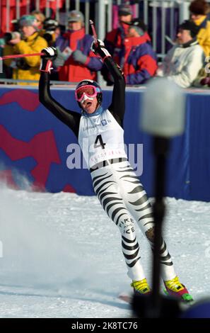 Kvitfjell 19940217. Die Olympischen Winterspiele im Lillehammer Alpine-Super-G, Männer. Sieger Markus Wasmeier (Ger) jubelt über das Tor. Foto: Jan Greve / NTB Stockfoto