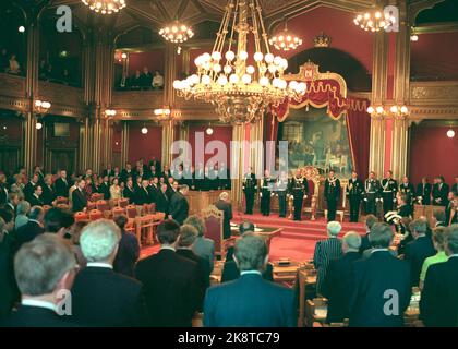 Oslo 19921002. Die Eröffnung des Storting 1992. König Harald eröffnet es 137. Storting. Überblick über die Storting Hall während der Eröffnung. Foto: Jan Greve NTB Stockfoto