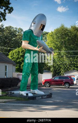 Das Launching Pad Cafe - Eine Attraktion am Straßenrand auf der historischen Route 66 in Wilmington, Illinois, USA Stockfoto