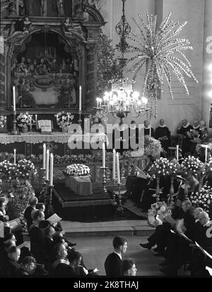 Oslo 19571001 Beerdigung von König Haakon. Die Zeremonie in der Kathedrale von Oslo. Foto: Current / NTB Stockfoto