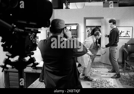 Bærum 12. April 1969. Filmaufnahme auf Jar des Films 'Heaven and Hell', der über Jugend und Drogen handelt. Hier hat der Vater des Mädchens, Georg Richter, den Psychologen Arne Aas gesucht, um die Unfälle zu rächen, die er glaubt, dass der haschische Prophet über seine Familie gebracht hat, indem er die Jugend dazu verleitete, Haschisch zu verwenden. Foto: Per Ervik / Current / NTB Stockfoto