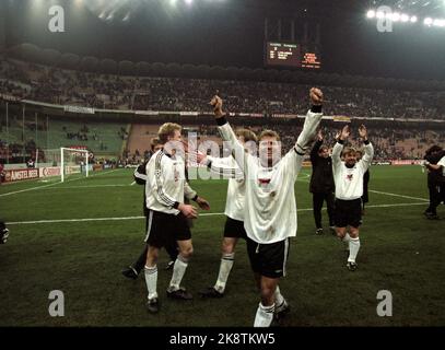 Mailand, Italien 19961204 Champions-League-Spiel RBK / Mailand im San Siro Stadion in Mailand, wo Rosenborg gewann 2-1. Action aus dem Spiel, RBK in weiß und schwarz. Bent Skammelsrud. Foto: Gorm Kallestad / NTB. Stockfoto