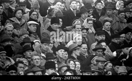 19520219 Oslo: Olympische Spiele, Winterolympiade, Schlittschuhlauf, schnelles Rennen, 10.000 Meter: Große Menschenmassen folgten den Rennen im Bislett Stadium. Foto: Current / NTB Stockfoto