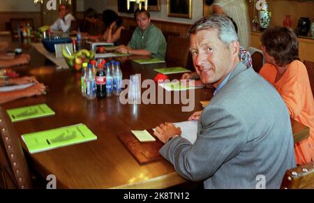 Oslo 19970804: Premierminister Thorbjørn Jagland während der Sitzung des Zentralrats der Labour Party am Montag, den 4. August. Scan-Foto, Berit Roald / NTB Stockfoto