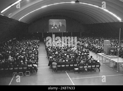 Oslo 19700411 Es war voll und ganz auf den letzten Platz und so war es in Njårdhallen, als Billy Graham Gott pro Tag verkaufte. TV-Bildschirm. Foto; Ivar Aaserud / Aktuell / NTB Stockfoto