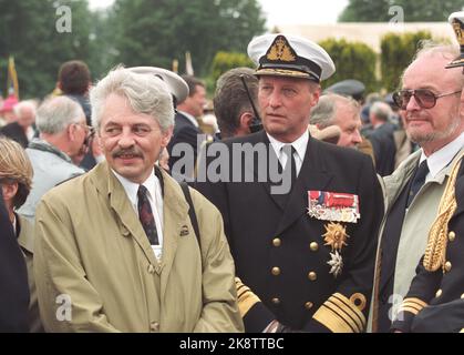 Bayeux, Normandie 19940606. Memory High, vor 50 Jahren D-Day in der Normandie. König Harald nahm mit Jørgen Kosmo (v.v.) an der französisch-britischen Gedenkfeier in Bayeux Teil. Foto: Lise Åserud NTB / NTB Stockfoto