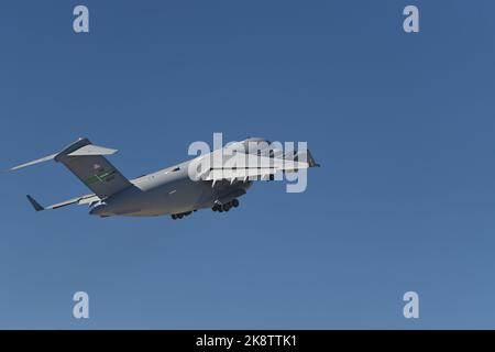 USAF C-17 Globemaster III hebt vom MCAS Miramar in San Diego, Kalifornien, ab Stockfoto