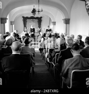 Oslo 19540620 Einweihung der Osloer Seemannskirche in Bygdøy wird die erste Seemannskirche in Norwegen eingeweiht. Hier Bischof John Smemo, der während des ersten Dienstes spricht. Foto: NTB / NTB Stockfoto