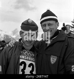 Innsbruck, Österreich 196402 die Olympischen Winterspiele 9.. Die Kombination wurde von Tormod Knutsen gewonnen. Hier gewann Knutsen (Th) zusammen mit seinem härtesten Konkurrenten Georg Thoma (Westdeutschland) Thoma das Sprungrennen, wurde aber schließlich auf Platz 3 in der Gesamtwertung. Foto: Current / NTB Stockfoto