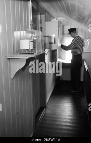 Finse, Slirå, 29. August 1959. Eisenbahnen und Meteorologe Olav rund um die Wetterstation. Foto; Sverre A. Børretzen / Aktuell / NTB Stockfoto