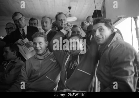 Devent, Niederlande, Februar 1969. WM auf Schlittschuhe. Hier wurde Weltmeister Dag Fornæs zusammen mit Göran Claeson (v.v.) und Kees Verkerk auf den 2. bzw. 3.. DAG Fornæs hat 1969 sowohl den NM, die Europameisterschaft als auch die Weltmeisterschaft gewonnen. Foto: Sverre A. Børretzen / Aktuell / NTB Stockfoto