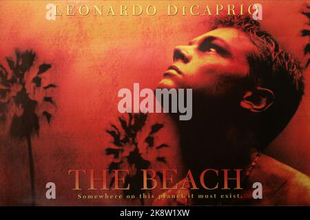 Leonardo DiCaprio Poster Film: The Beach (USA/UK 2000) Regie: Danny Boyle 02 February 2000 **WARNUNG** Dieses Foto ist nur für den redaktionellen Gebrauch bestimmt und unterliegt dem Copyright von 20. CENTURY FOX und/oder des Fotografen, der von der Film- oder Produktionsfirma beauftragt wurde und darf nur von Publikationen im Zusammenhang mit der Bewerbung des oben genannten Films reproduziert werden. Eine obligatorische Gutschrift an 20. CENTURY FOX ist erforderlich. Der Fotograf sollte auch bei Bekanntwerden des Fotos gutgeschrieben werden. Ohne schriftliche Genehmigung der Film Company kann keine kommerzielle Nutzung gewährt werden. Stockfoto