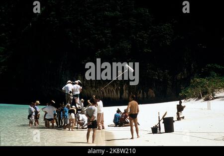 Beach Film Set Film: The Beach (USA/UK 2000) Regie: Danny Boyle 02 February 2000 **WARNUNG** Dieses Foto ist nur für den redaktionellen Gebrauch bestimmt und unterliegt dem Copyright von 20. CENTURY FOX und/oder des Fotografen, der von der Film- oder Produktionsfirma beauftragt wurde und darf nur von Publikationen im Zusammenhang mit der Bewerbung des oben genannten Films reproduziert werden. Eine obligatorische Gutschrift an 20. CENTURY FOX ist erforderlich. Der Fotograf sollte auch bei Bekanntwerden des Fotos gutgeschrieben werden. Ohne schriftliche Genehmigung der Film Company kann keine kommerzielle Nutzung gewährt werden. Stockfoto