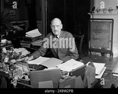 Oslo 19510526: König Haakon VII. Fotografierte auf dem Schloss an seinem Schreibtisch. Foto: NTB / NTB Stockfoto