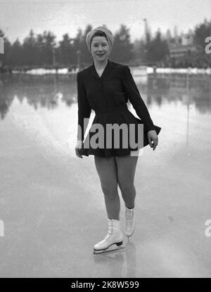 Tønsberg 19490123 Norwegische Meisterschaft / NM auf Schlittschuhe. Hier die Siegerin im Eiskunstlauf für Damen Marit Henie, Cousine der bekannteren Sonja. Foto: NTB / NTB Stockfoto