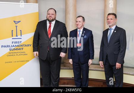 Der Präsident der Werchowna Rada der Ukraine, Ruslan Stefancuk, Präsident des Senats des polnischen Parlaments Tomasz Grodzki und Sprecher des kroatischen Parlaments Gordan Jandrokovic vor dem Begrüßungsessen im Westin Zagreb Hotel, das anlässlich des Parlamentarischen Gipfels der Internationalen Krim-Plattform 1. in Zagreb, Kroatien, am 24. Oktober stattfindet, 20022. Foto: Josip Regovic/PIXSELL Stockfoto