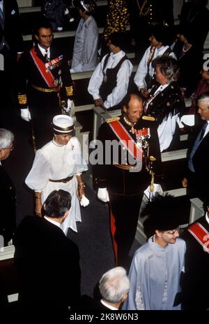 Oslo 9. Oktober 1988. Prinz Haakon Magnus bestätigt sich in der Burgkapelle. Hier sind seine Mutter und sein Vater, Kronprinzessin Sonja und Kronprinz Harald, auf dem Weg in die Kirche. Foto; Knut Falch / NTB Stockfoto