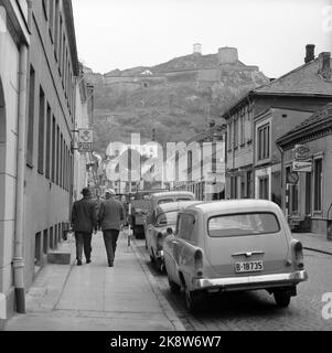 Halden 1961. 'Jungfrau in der Höhe' Festung Fredriksten in Halden. Throne hoch über Halden. Von den Straßen der Stadt. 300. Jubiläum 2. Mai 1961. Foto: Aage Storløkken / Aktuell / NTB Stockfoto