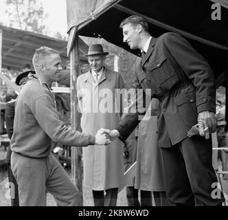 Løten 19620922 findet in Løten die erste Europameisterschaft in Orientierung statt. Hier wird der Europameister Magne Lystad (NOR) von Kronprinz Harald gratuliert. Foto: NTB / NTB Stockfoto