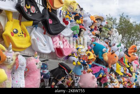 Buenos Aires, Argentinien - 24.. Oktober 2022: Plüschpuppen und Geschenke Shop auf einer Messe. Stockfoto