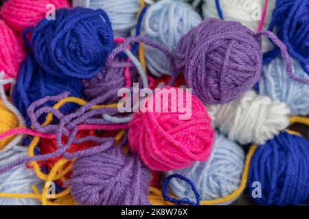 Background of colorful balls of wool. Stockfoto