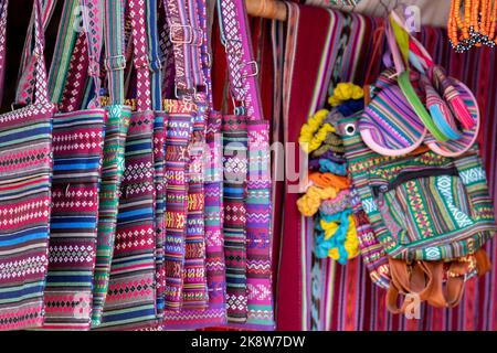 Südostasien, Osttimor alias Timor Leste, Hauptstadt von Dili. Fabric Market alias Tais Market. Traditionelle timoresische Textilien. Stockfoto