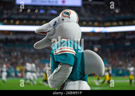 Miami Gardens, Florida, USA. 23. Oktober 2022. 23.. Oktober 2022 Maskottchen der Miami Dolphins während der Pittsburgh Steelers gegen Miami Dolphins in Miami Gardens, FL. Jake Mysliwczyk/BMR (Bild: © Jake Mysliwczyk/BMR über ZUMA Press Wire) Stockfoto